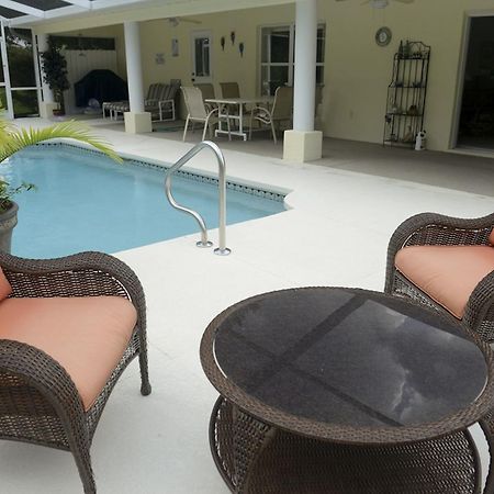 Great Villa Private Pool Located At Golf Course Инвернесс Экстерьер фото